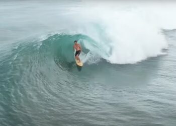 Le cyclone Alfred envoie des tubes impressionnants à Kirra